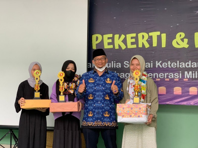 Pembagian Hadiah Pak Dede