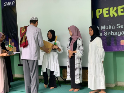 Pembagian Hadiah Pak Wisnu