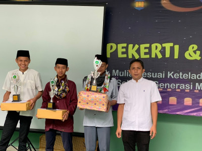 Pembagian Hadiah Pak Fajar